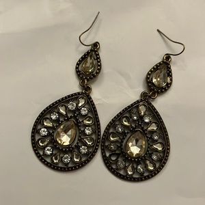 Dangle earrings- missing one stone, see pic. Used condition but sooo pretty